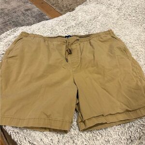 GAP Men's Tan Flat Front elastic band Shorts